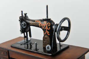 Miniature Wooden  Black Singer Sewing Machine Vintage Decoration Antique Replica